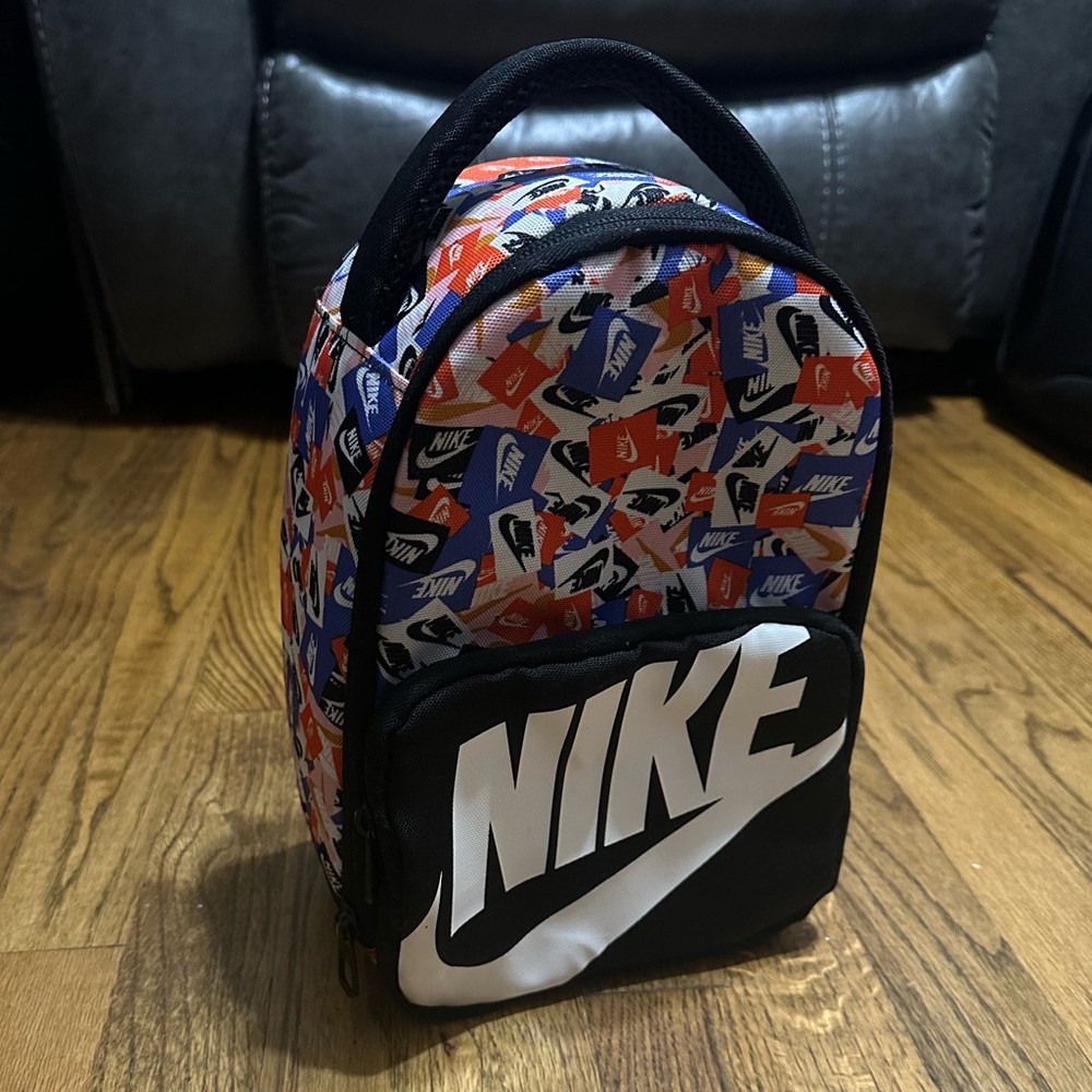 Nike Classic Fuel Pack Lunch Bag